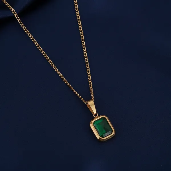 Green_Elegant_Emerald_Stone_Gold_Plated_Pendant_Necklace_For_Women