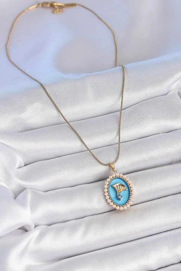 Silver_Blue_Oval_Shell_Pendant_Necklace_With_Pearl_Border_And_Gold_Chain_For_Women