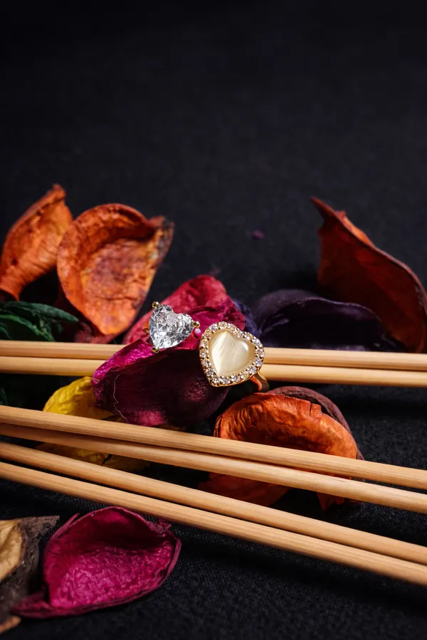 White_Elegant_Dual_Heart_Ring_With_Crystal_And_Rose_Quartz_Stones_For_Women