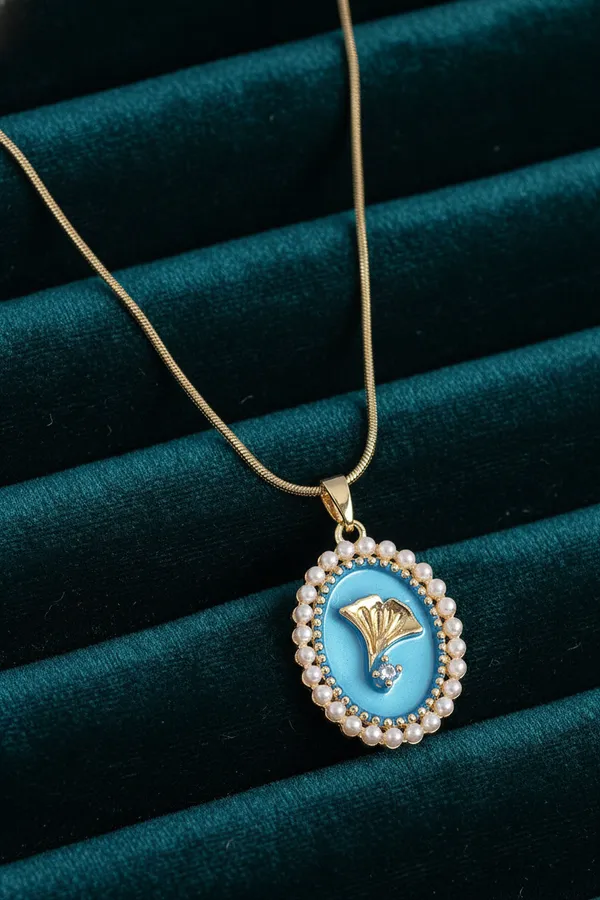 Silver_Blue_Oval_Shell_Pendant_Necklace_With_Pearl_Border_And_Gold_Chain_For_Women