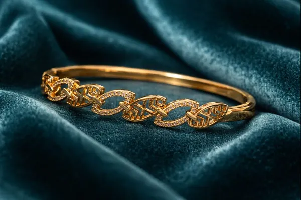 Golden_Leaf_Design_Bracelet_For_Women