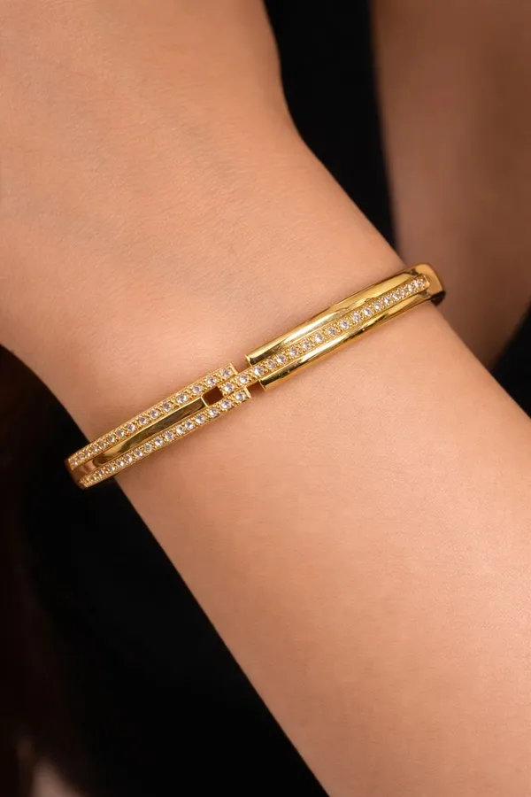 Golden_Elegant_Crystal_Studded_Bangle_Bracelet_With_Hinged_Clasp_For_Women