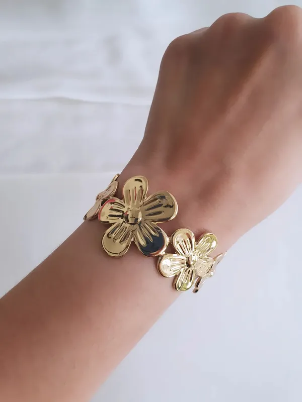 Golden_Floral_Cuff_Bracelet_With_Dimensional_Flower_Design_For_Women
