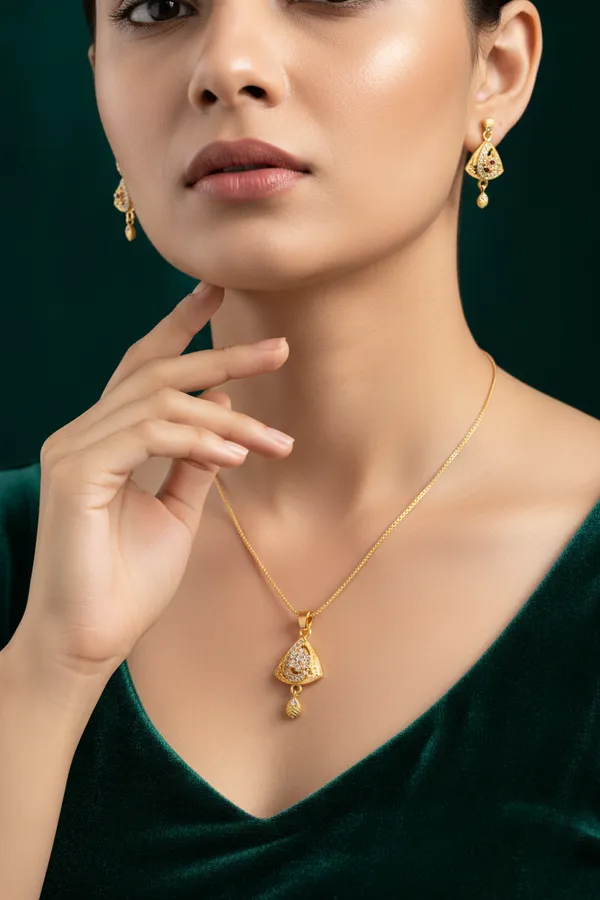 Golden_Traditional_Gold_Plated_Crystal_Pendant_Necklace_And_Earrings_Set_For_Women