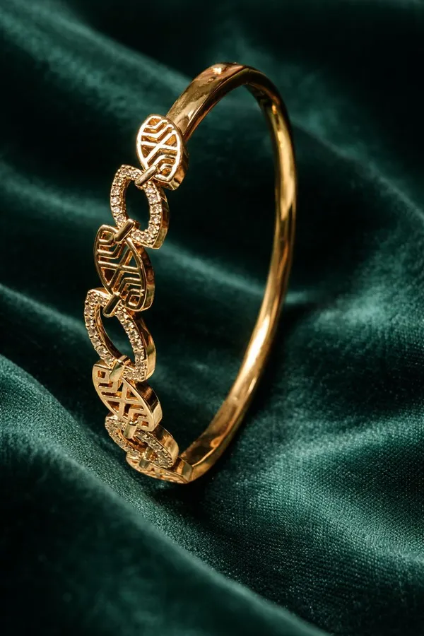 Golden_Elegant_Gold_Plated_Filigree_Bangle_With_Chinese_Longevity_Symbol_Design_For_Women