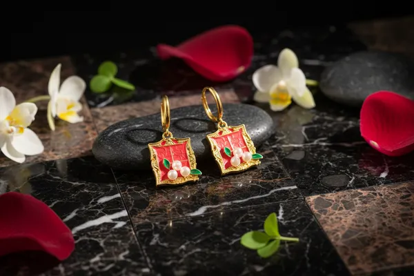 Red_Floral_Window_Frame_Enamel_Dangle_Earrings_For_Women