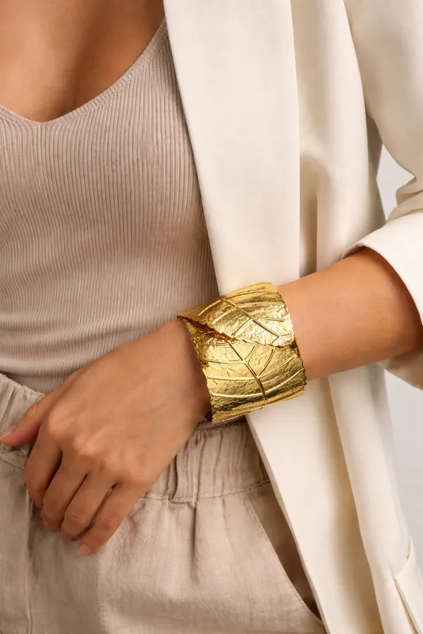 Golden_Textured_Gold_Leaf_Design_Wide_Cuff_Bracelet_For_Women