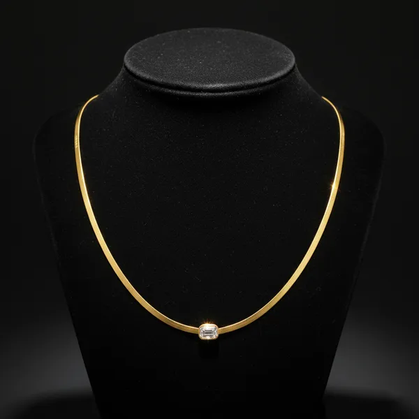 Golden_Elegant_Collar_Necklace_With_Emerald_Cut_Stone_For_Women