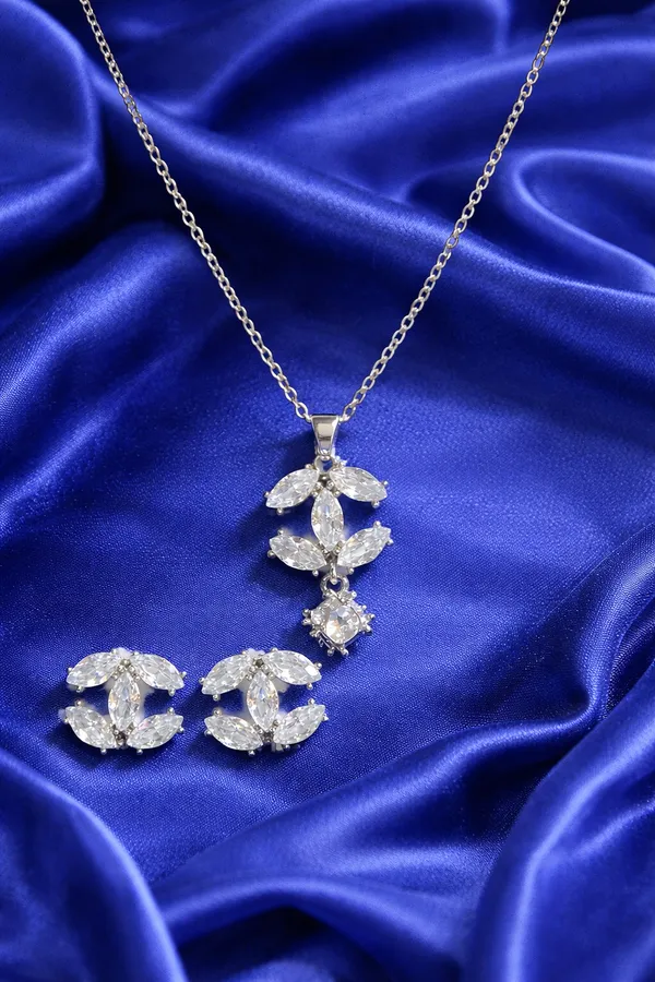Silver_Sparkling_Crystal_Floral_Pendant_Necklace_And_Earrings_Set_For_Women