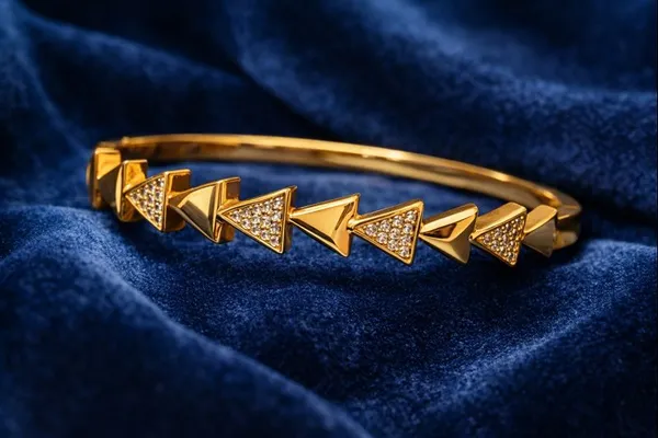 Golden_Elegant_Gold_Plated_Triangle_Pattern_Bracelet_For_Women