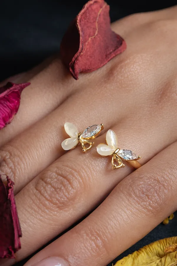 White_Elegant_Butterfly_Stud_Earrings_With_Crystal_And_Pearl_Petals_For_Women