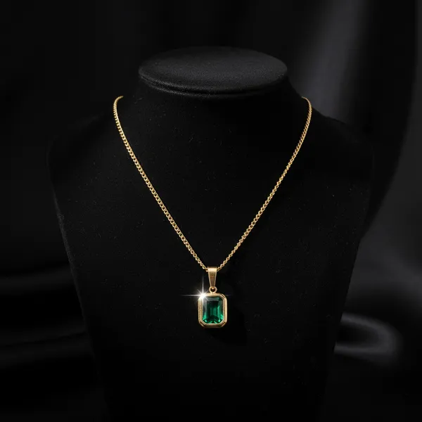 Green_Elegant_Emerald_Stone_Gold_Plated_Pendant_Necklace_For_Women