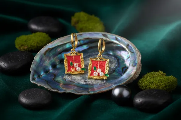 Red_Floral_Window_Frame_Enamel_Dangle_Earrings_For_Women