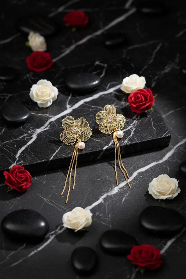 White_Golden_Flower_Pearl_Drop_Earrings_For_Women