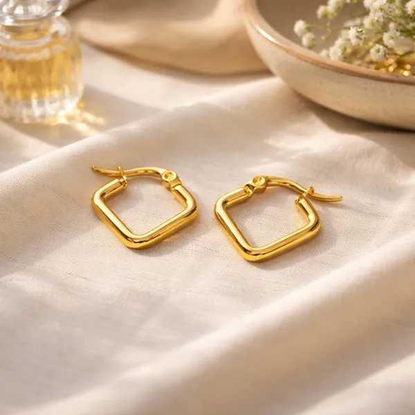 Golden_Elegant_Square_Hoop_Earrings_For_Women