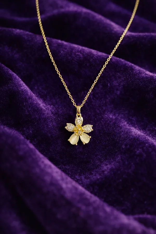 White_Elegant_Floral_Crystal_Pendant_Necklace_With_Gold_Chain_For_Women