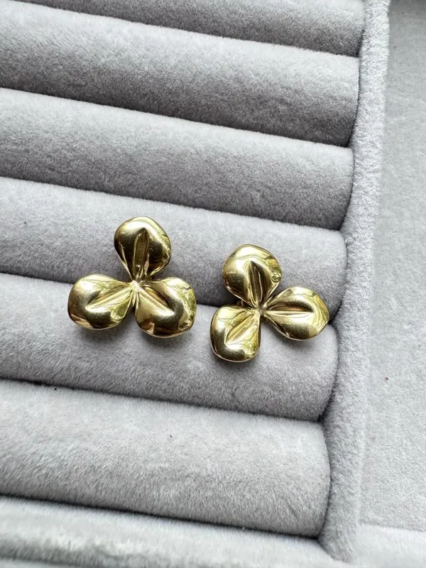 Golden_Three_Petal_Flower_Stud_Earrings_For_Women
