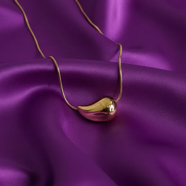 Golden_Teardrop_Pendant_Necklace_For_Women