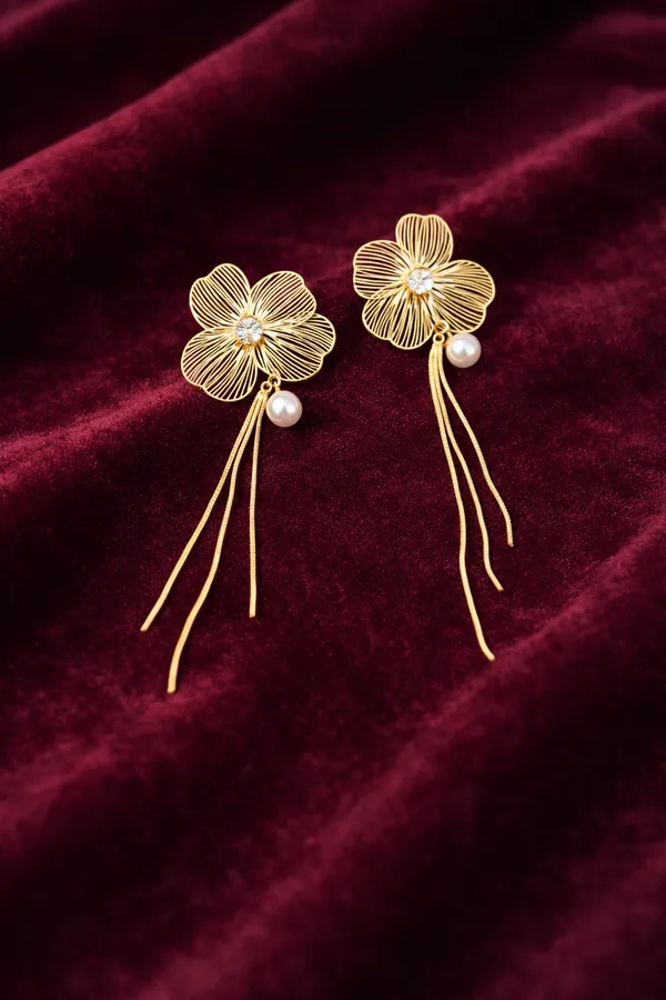 White_Golden_Flower_Pearl_Drop_Earrings_For_Women