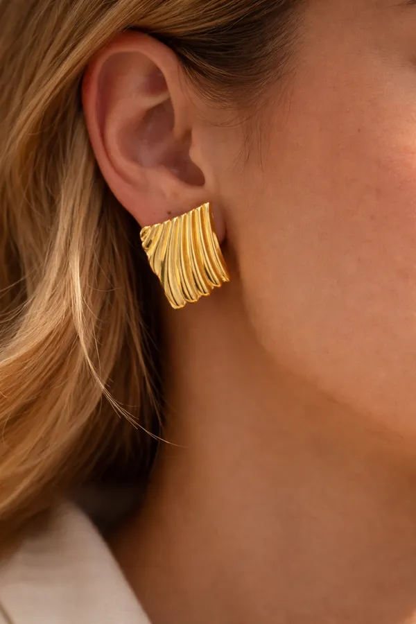 Golden_Ridged_Statement_Stud_Earrings_For_Women