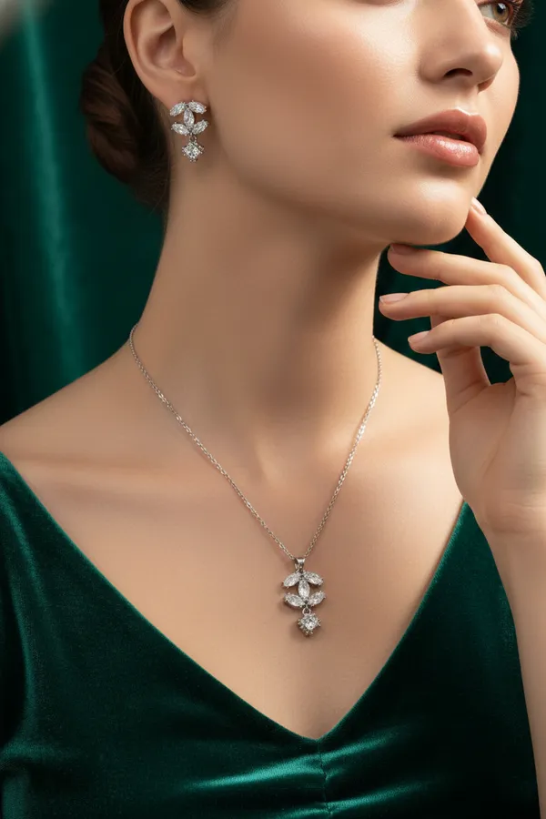 Silver_Sparkling_Crystal_Floral_Pendant_Necklace_And_Earrings_Set_For_Women