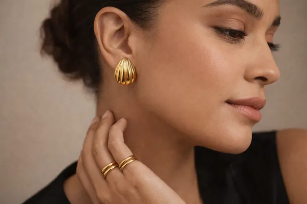 Gold_Plated_Ridged_Teardrop_Stud_Earrings_For_Women