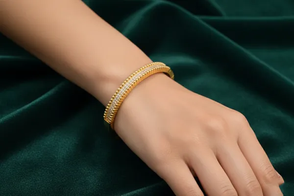 Gold_Plated_Crystal_Studded_Bangle_Bracelet_For_Women