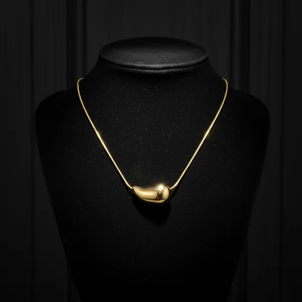 Golden_Teardrop_Pendant_Necklace_For_Women