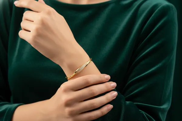 Golden_Twisted_Bangle_With_Crystal_Embellishments_For_Women