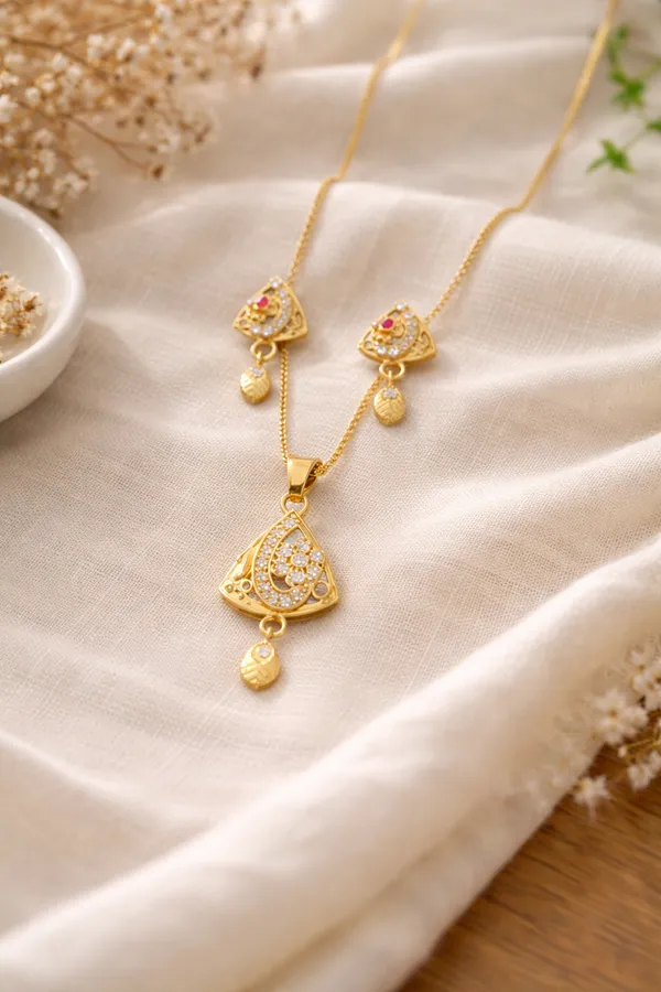 Golden_Traditional_Gold_Plated_Crystal_Pendant_Necklace_And_Earrings_Set_For_Women