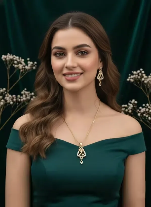 Gold_Plated_Triangle_Pendant_Necklace_Set_With_Earrings_For_Women