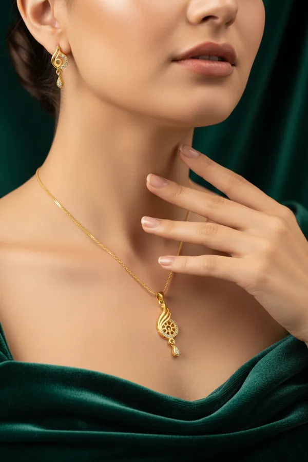 Golden_Peacock_Pendant_Necklace_Set_With_Matching_Earrings_For_Women