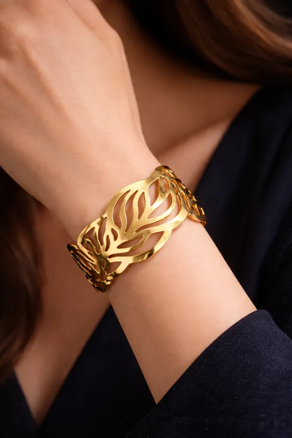 Gold_Plated_Leaf_Design_Statement_Bracelet_For_Women