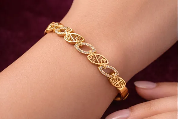 Golden_Elegant_Gold_Plated_Filigree_Bangle_With_Chinese_Longevity_Symbol_Design_For_Women