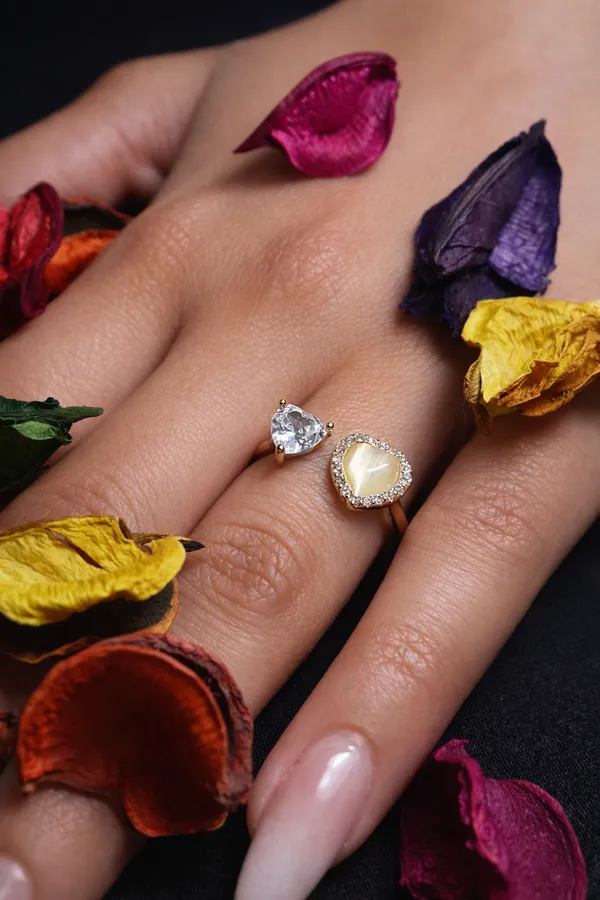 White_Elegant_Dual_Heart_Ring_With_Crystal_And_Rose_Quartz_Stones_For_Women