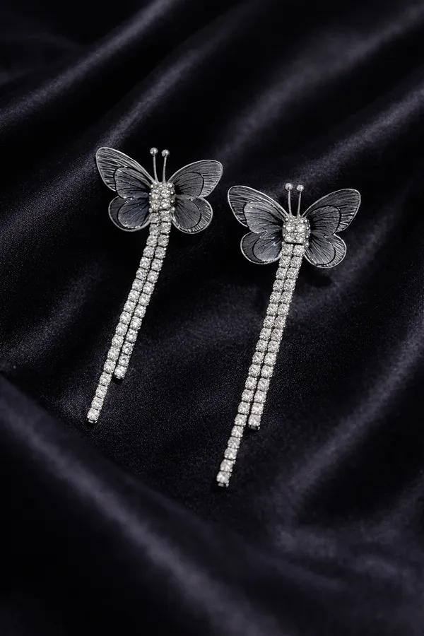 Silver_Elegant_Butterfly_Crystal_Drop_Earrings_With_Long_Tassel_Design_For_Women