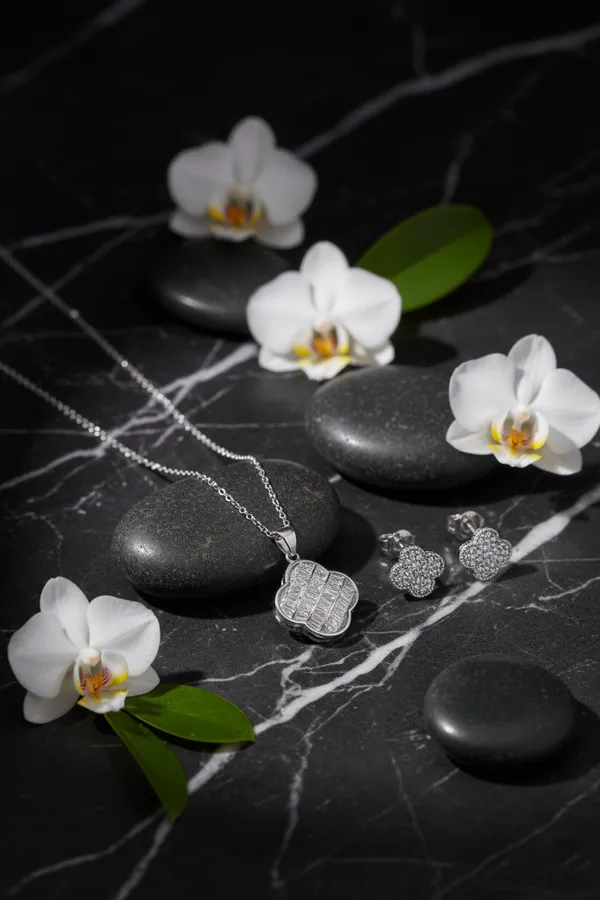 White_Elegant_Clover_Shaped_Crystal_Pendant_Necklace_With_Matching_Earrings_Set_For_Women