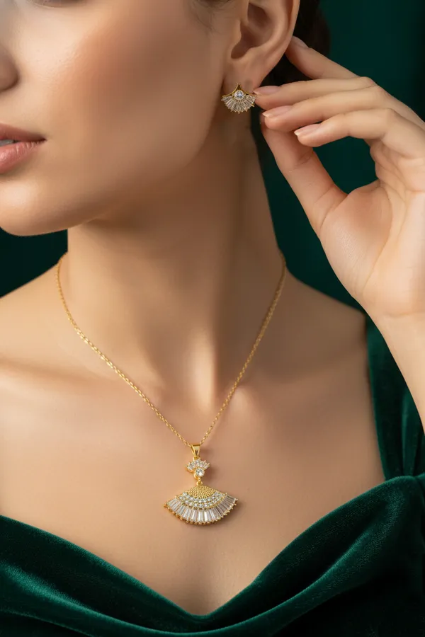 Golden_Elegant_Fan_Shaped_Cz_Pendant_Necklace_Set_With_Matching_Earrings_Gold_Plated_For_Women