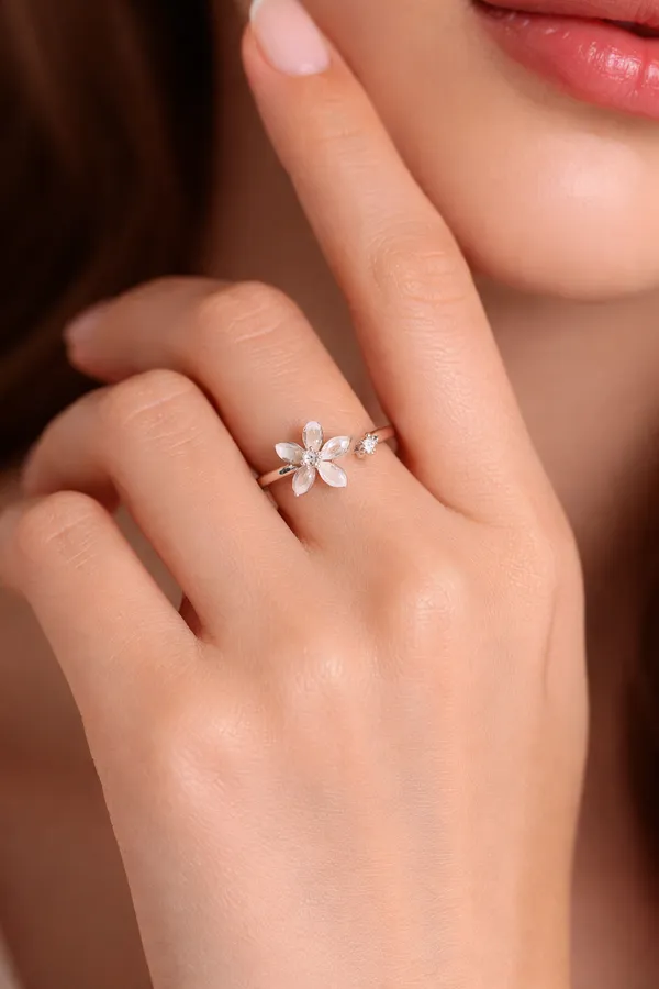 White_Elegant_Floral_Crystal_Open_Ring_Adjustable_Flower_With_Stone_Petals_For_Women