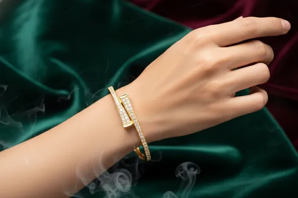 Gold_Plated_Crystal_Studded_Nail_Bangle_Bracelet_For_Women