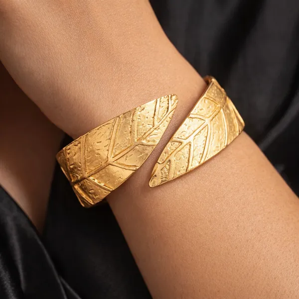 Golden_Leaf_Design_Adjustable_Cuff_Bracelet_For_Women