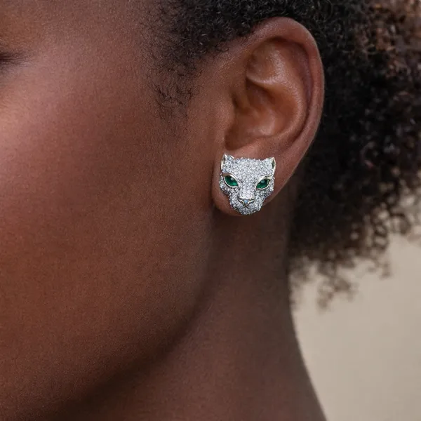 Silver_Sparkling_Leopard_Head_Stud_Earrings_With_Green_Crystal_Eyes_For_Women