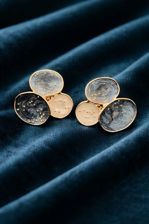 White_Three_Stone_Textured_Resin_Stud_Earrings_With_Gold_Trim_For_Women