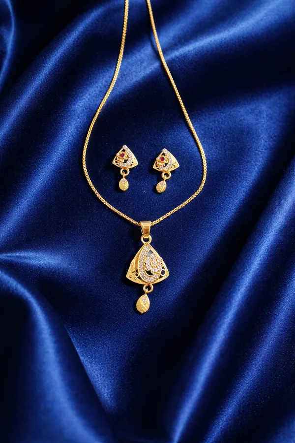 Golden_Traditional_Gold_Plated_Crystal_Pendant_Necklace_And_Earrings_Set_For_Women