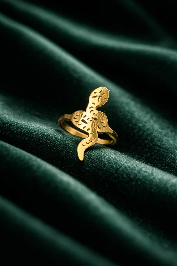 Golden_Elegant_Snake_Ring_With_Intricate_Cutout_Design_For_Women