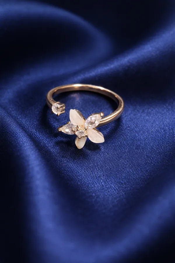 White_Elegant_Floral_Crystal_Open_Ring_Adjustable_Flower_With_Stone_Petals_For_Women