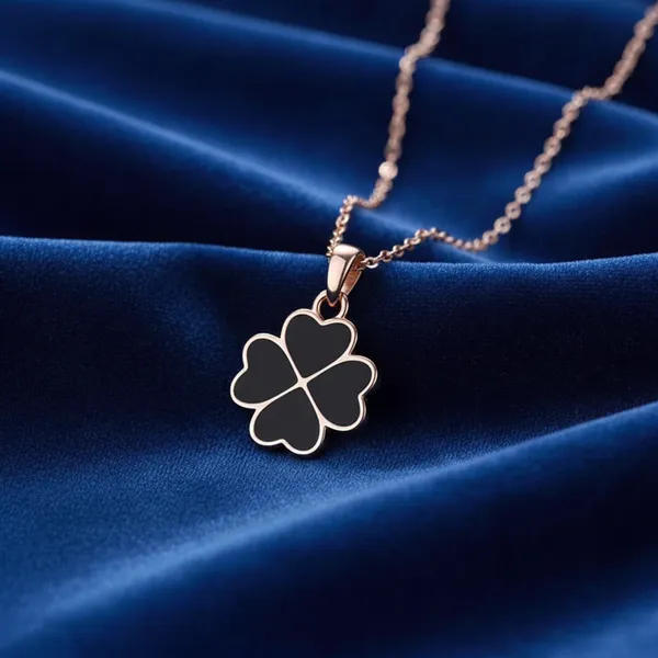 Black_Four_Leaf_Clover_Pendant_Necklace_With_Rose_Gold_Chain_For_Women