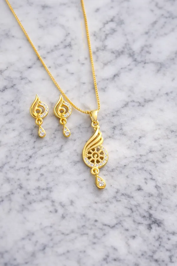 Golden_Peacock_Pendant_Necklace_Set_With_Matching_Earrings_For_Women