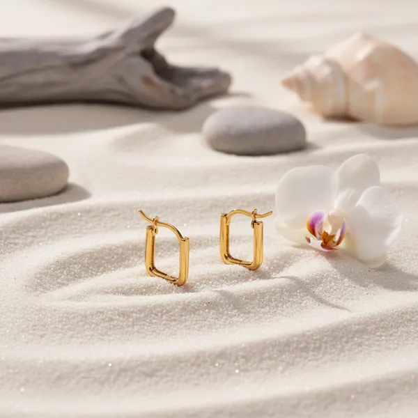 Golden_Elegant_Square_Hoop_Earrings_For_Women