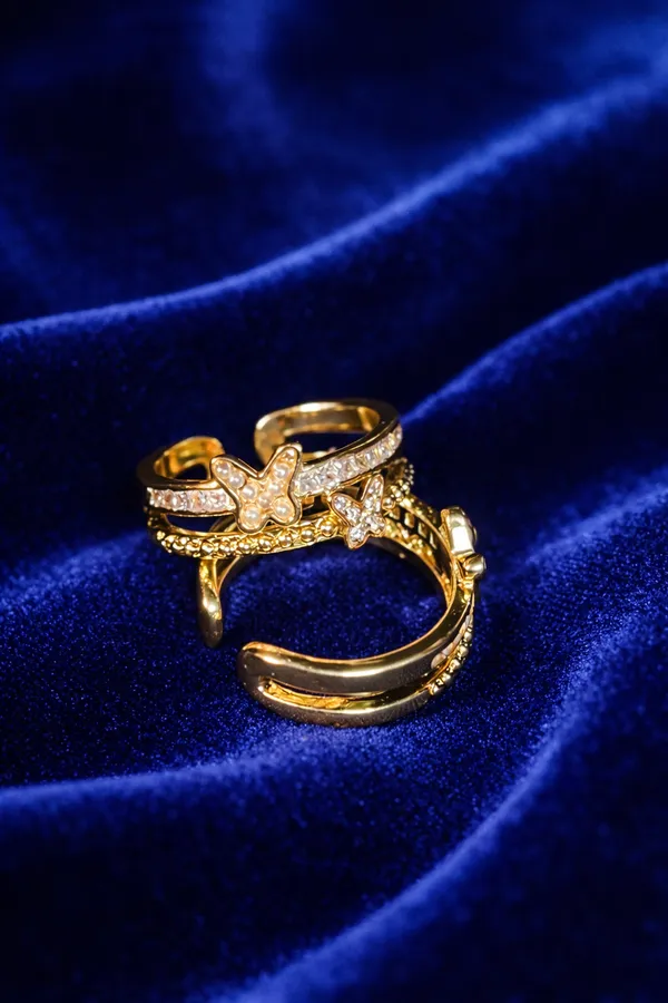 Golden_Elegant_Butterfly_Stackable_Ring_Set_With_Crystal_Embellishments_For_Women